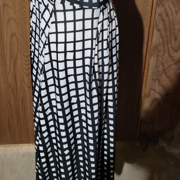 Black n White Checked Wrap Dress – Medium - Picture 4 of 10